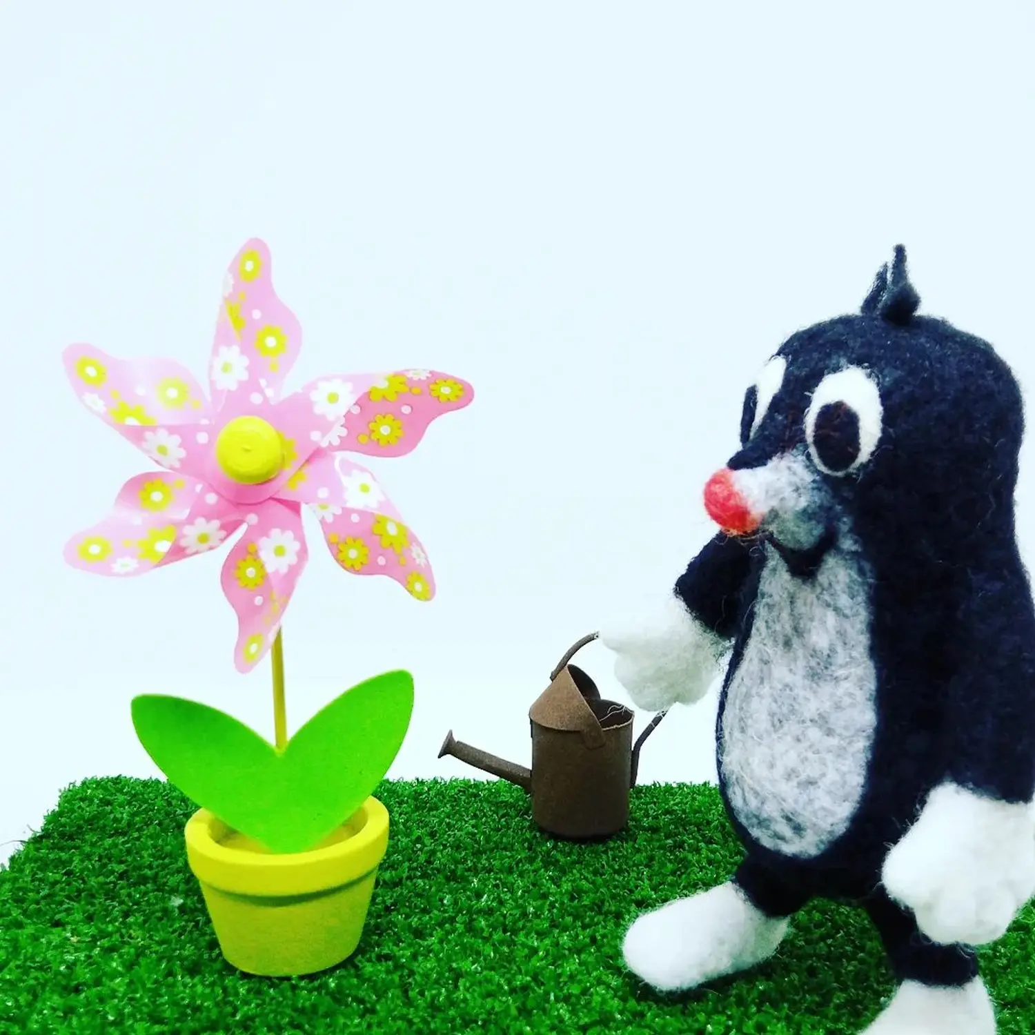 DUENDE - Filzkunst, Maulwurf gießt den Blumentopf